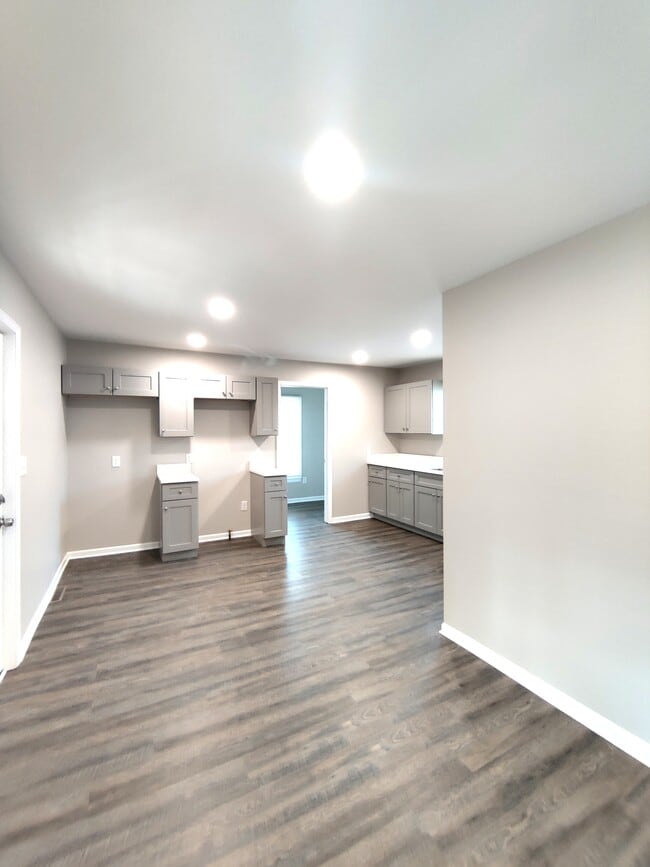 Building Photo - 401 N 3rd St