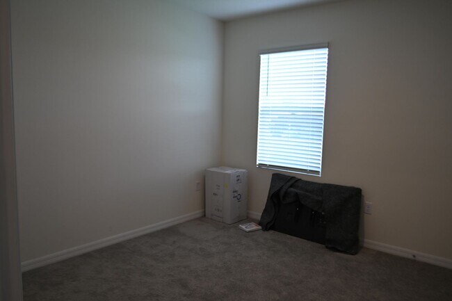 Building Photo - 1341 Middle Lk Dr