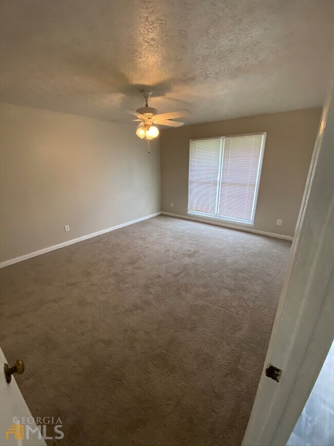 Building Photo - 2110 Country Walk Way SE