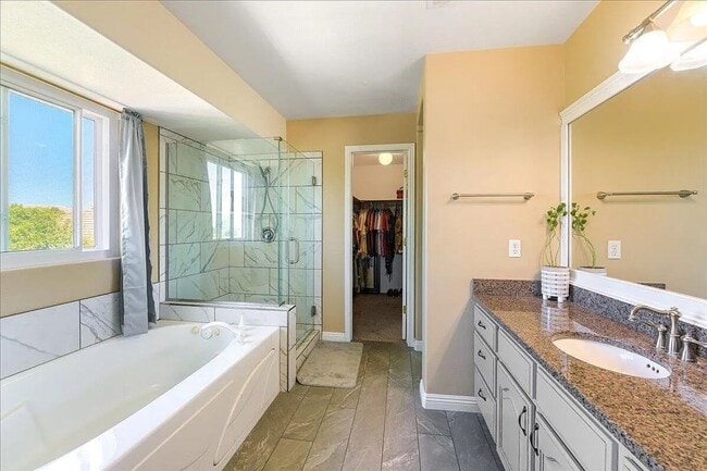 Building Photo - Expansive 5 Bedroom Home in St. George!