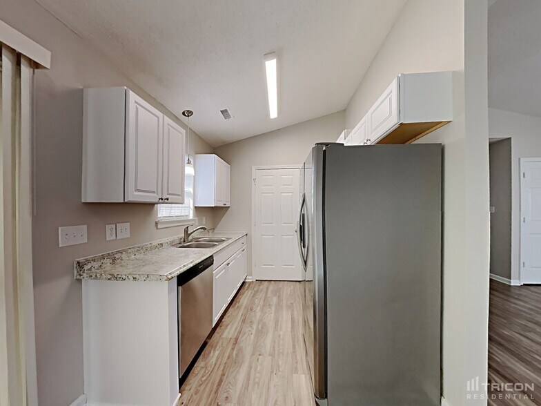 Building Photo - 6009 Brick Landing Dr