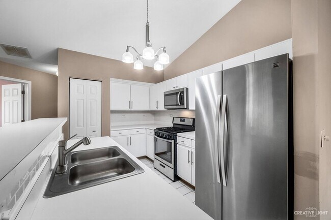 Building Photo - 968 Ainsley Dr