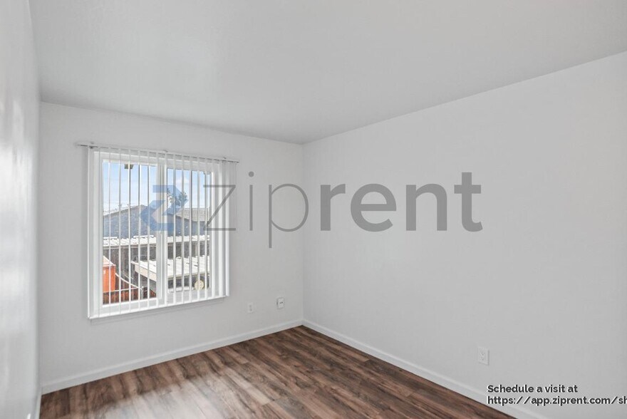 Building Photo - 100 Village Dr