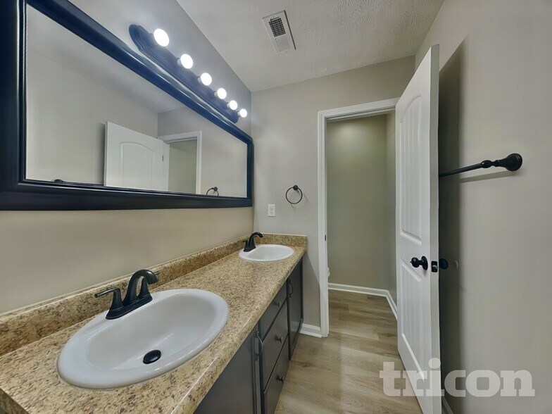 Building Photo - 980 Culverson Ct