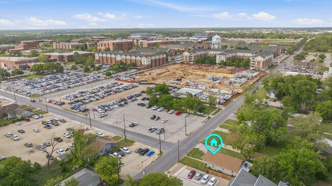 Building Photo - 1287 W Frey