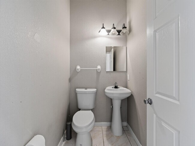 Building Photo - 4059 SW Kamsler St