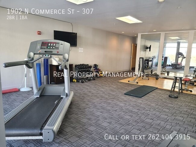 Building Photo - 1902 N Commerce St