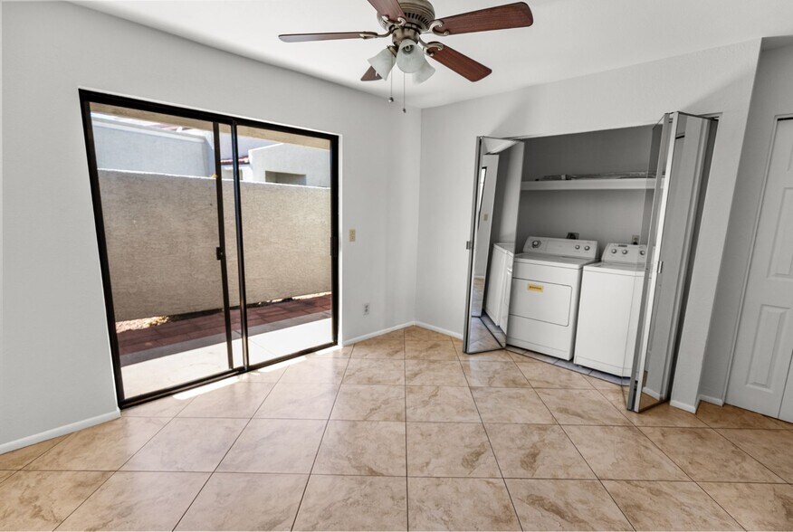 Building Photo - 850 S River Dr