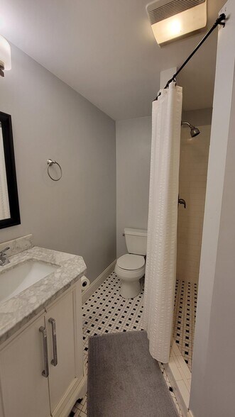 Building Photo - 306 E 41st St