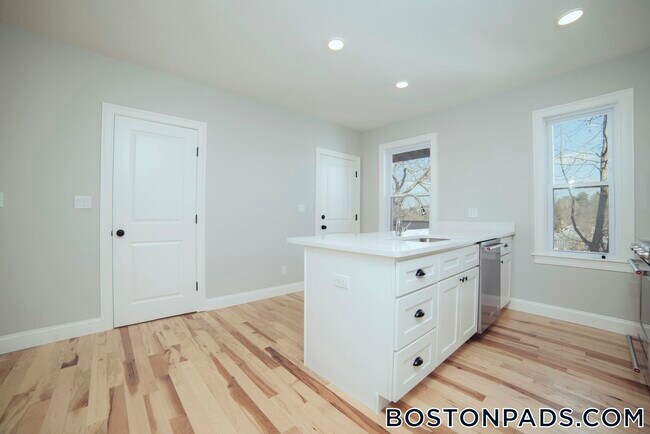 Building Photo - 10 Duffley Ct