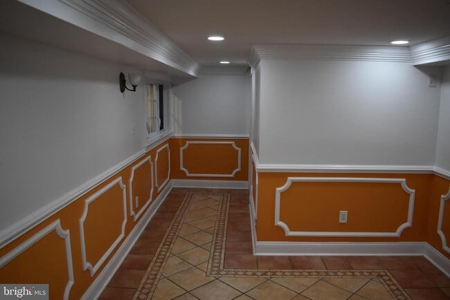 Building Photo - 6308 Joslyn Pl