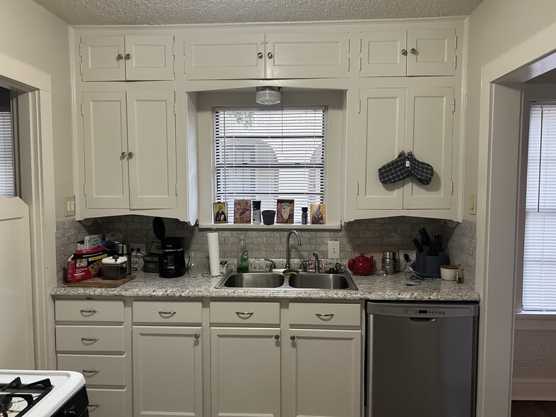 Kitchen - 3400 S University Dr