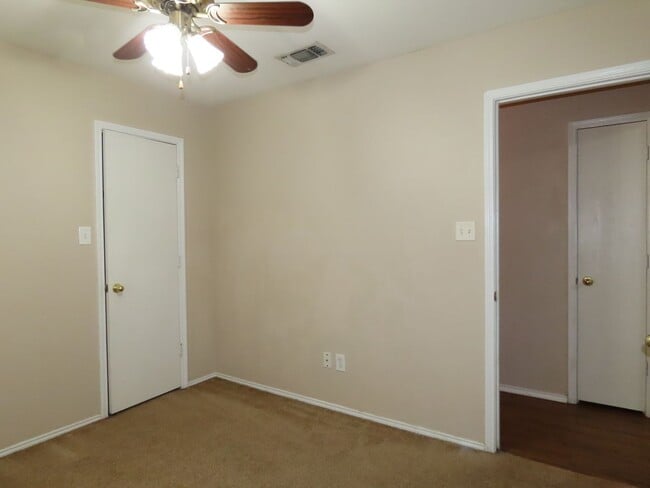 Building Photo - Charming 3 Bedroom, 2 Bath House in Flint-...