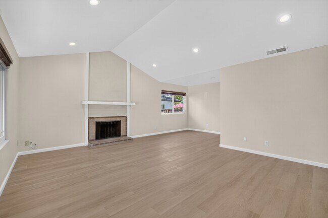 Building Photo - 192 S Bernardo Ave