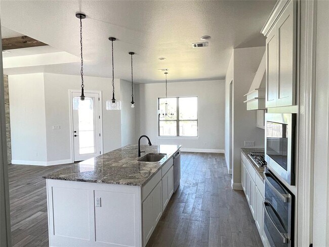 Building Photo - 104 Creek Point Dr