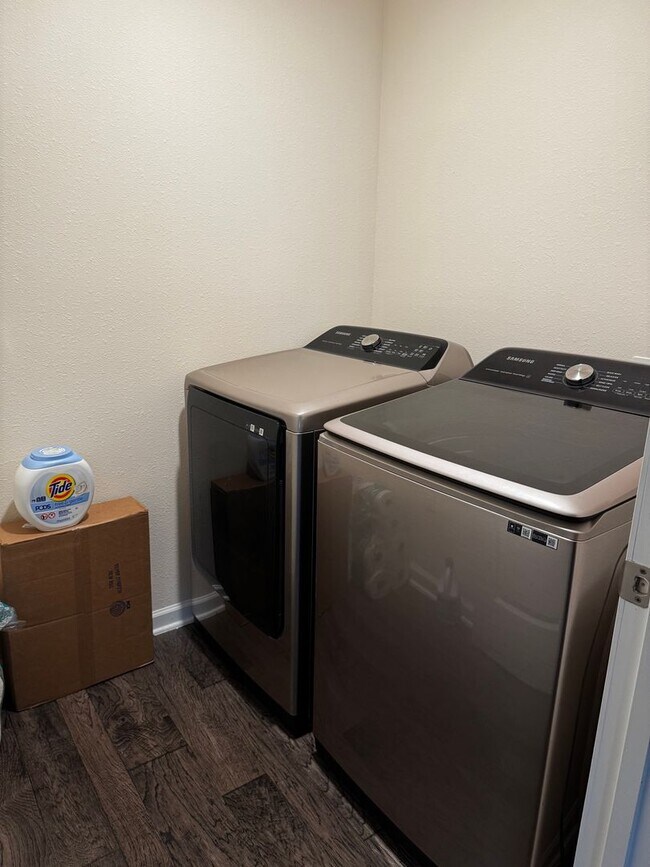 Building Photo - Awesome 4/2 Located in Desirable Yulee Area Nassau County Priced to rent and won't last long!