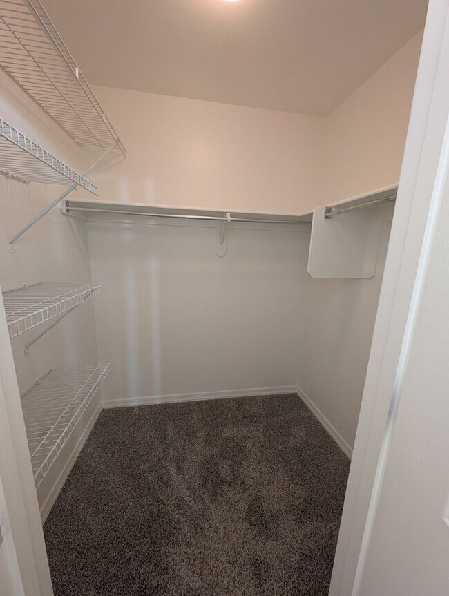 Building Photo - 4 Bedroom and 2.5 Bath Rental