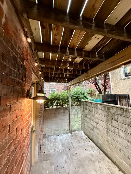 Building Photo - 1008 Salter St