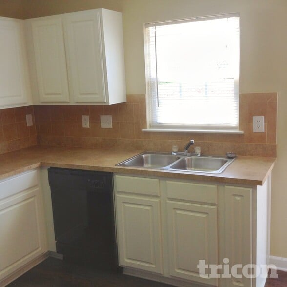 Building Photo - 917 Redford Ln
