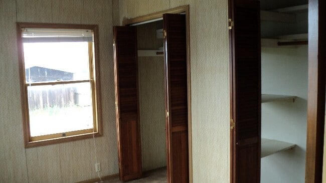 Building Photo - Eureka Henderson Center Home : Tier 2