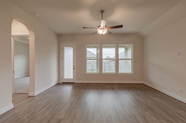 Building Photo - 3804 Sandhill Crane Dr