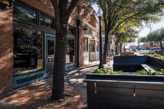 Building Photo - 600 Melba St