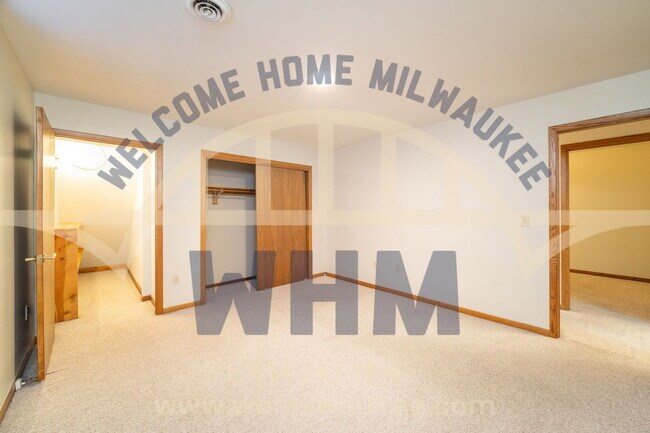 Building Photo - 3650 E Barnard Ave