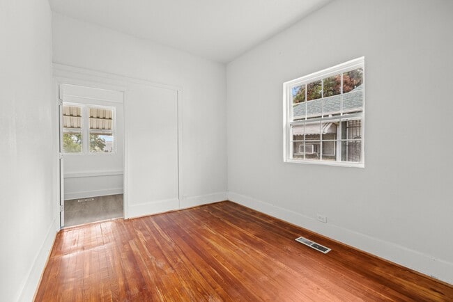 Building Photo - 1520 34th Ave N