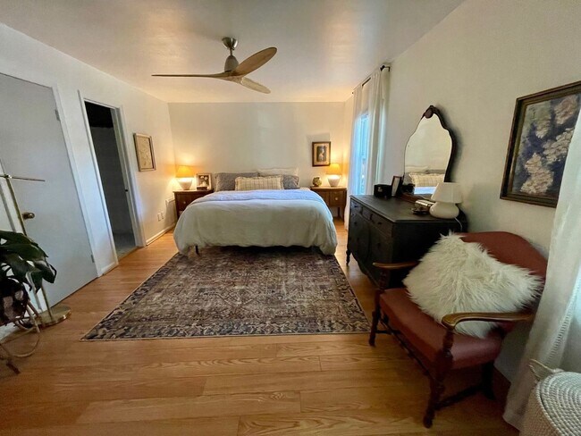 Building Photo - 3BD/2.5BA End Unit Townhouse in Hilltop Area!!