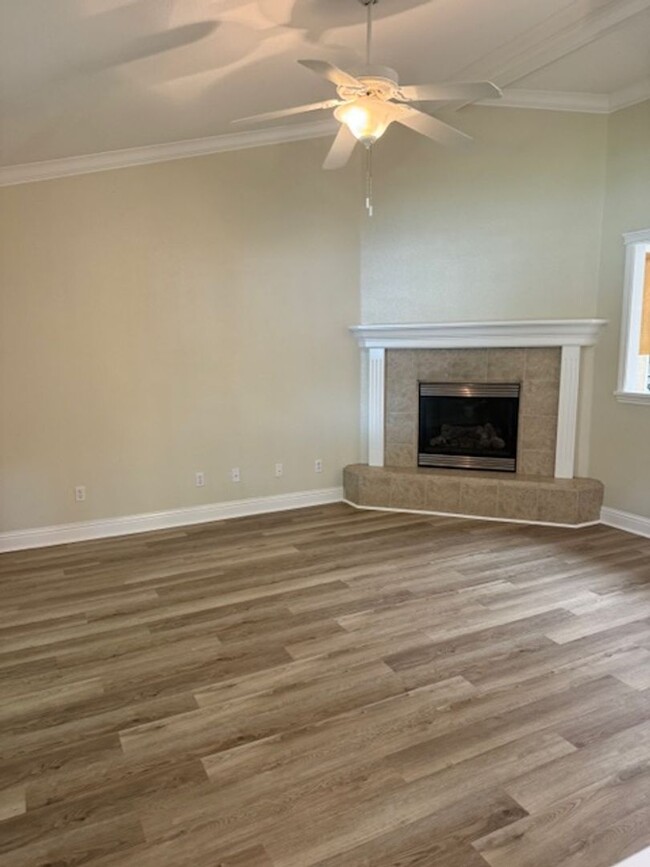 Building Photo - Beautiful South Redding Home