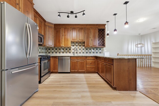 Building Photo - 215 St Michaels Walk