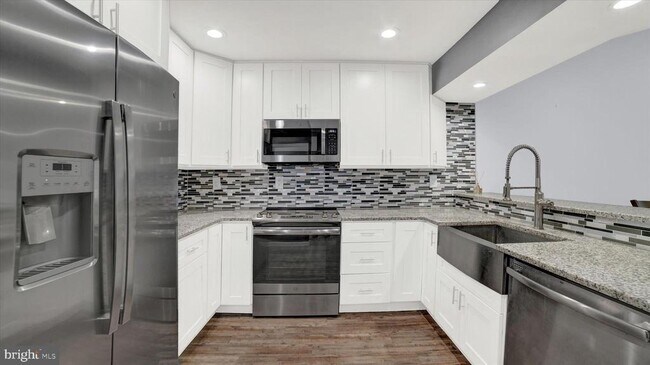 Building Photo - 221 Allem Ln