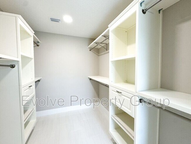 Building Photo - 470 Lambert Ave