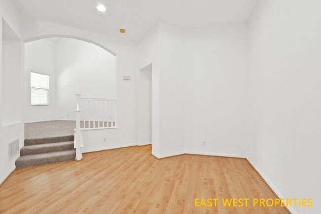 Building Photo - 42 Burlingame