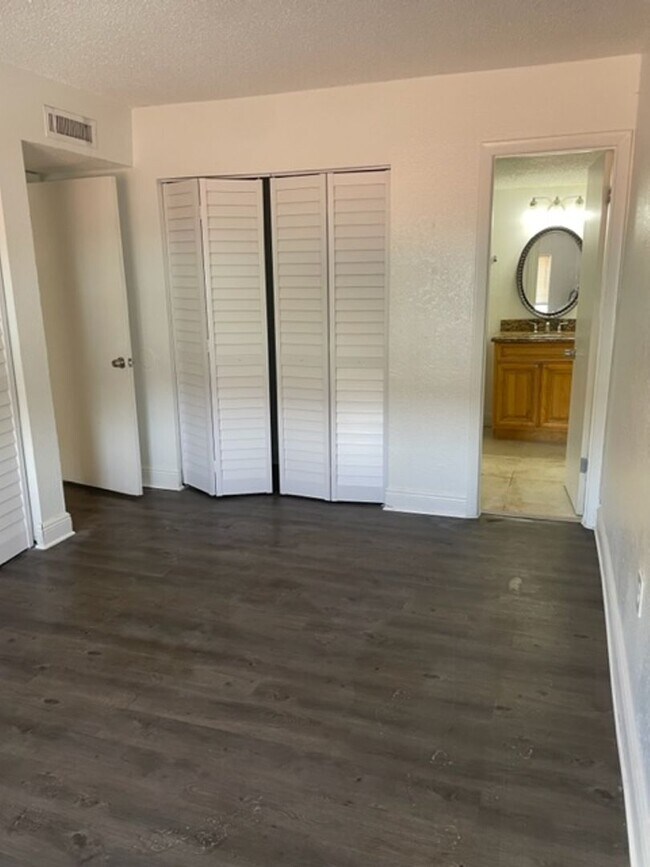 Building Photo - Large two bedroom condo