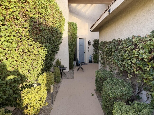 Building Photo - 39196 Sweetwater Dr