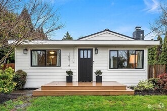 Building Photo - Bright & Charming 1Bed/1Bath + Den in Prim...