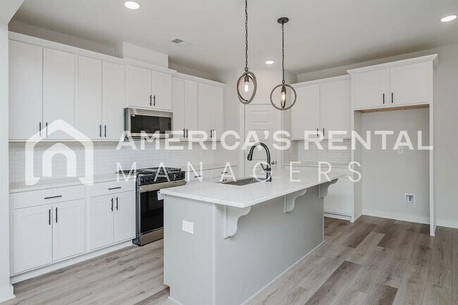 Building Photo - Modern Elegance at Unali Townes!