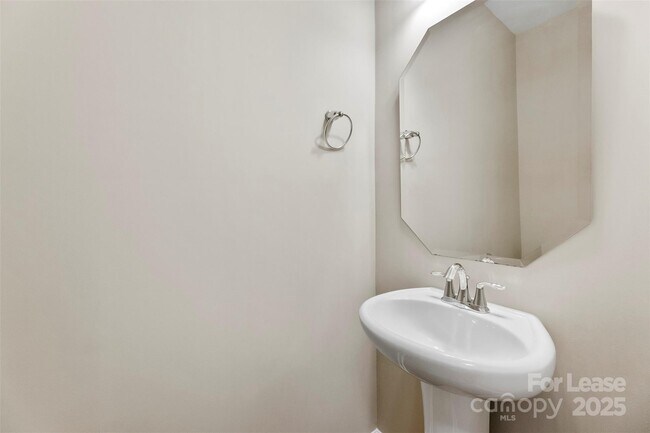 Building Photo - 8562 River Ridge Dr