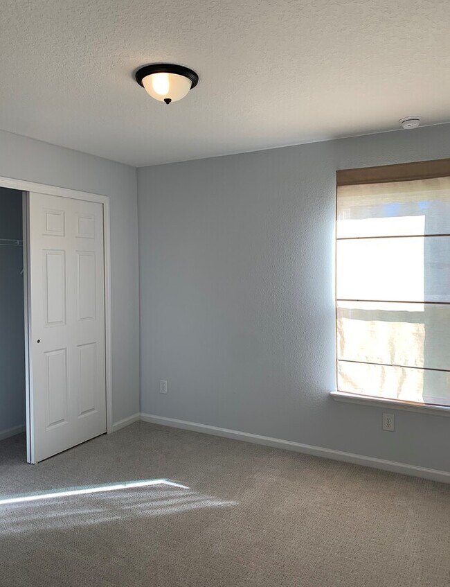 Building Photo - Stunning 3 Bed/2 Bath Home with Attached G...