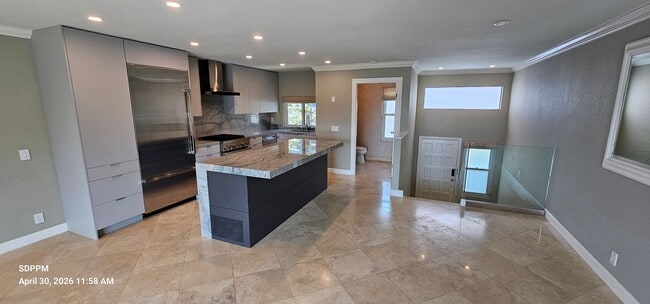 Building Photo - SAN DIEGO / BAY HO - Remodeled Nice 2 Bedroom & 2.5 Bath Townhouse.  AVAILABLE NOW!