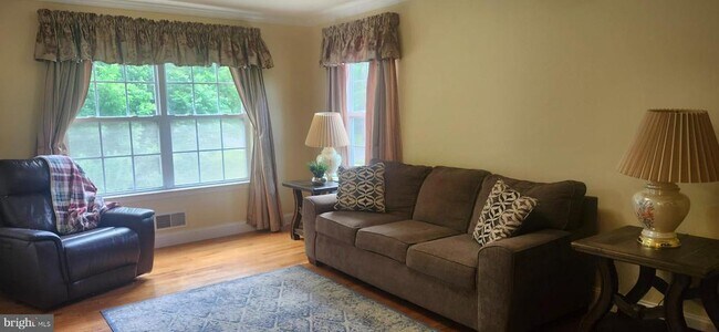 Building Photo - 2 Marchesi Dr