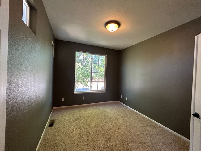 Building Photo - A Gem in Highlands Ranch