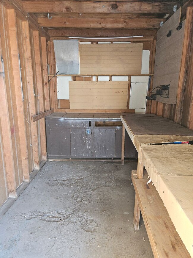 Building Photo - Cute and Clean 2 bed/1 Bath in central BHC