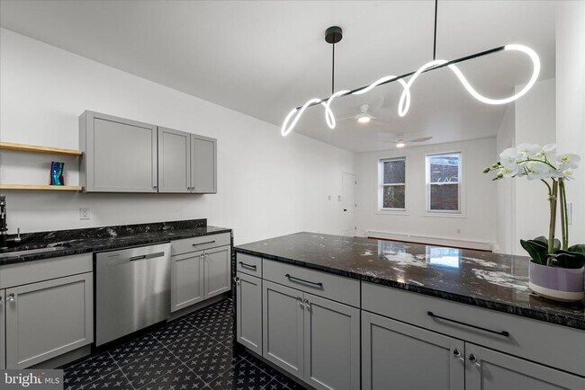 Building Photo - 40 E Piccadilly St