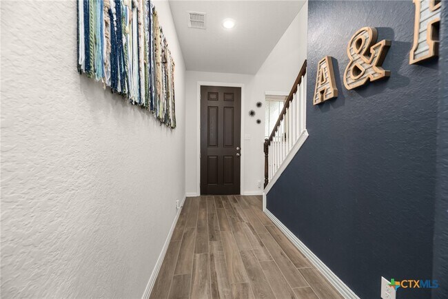 Building Photo - 2043 Cowan Dr