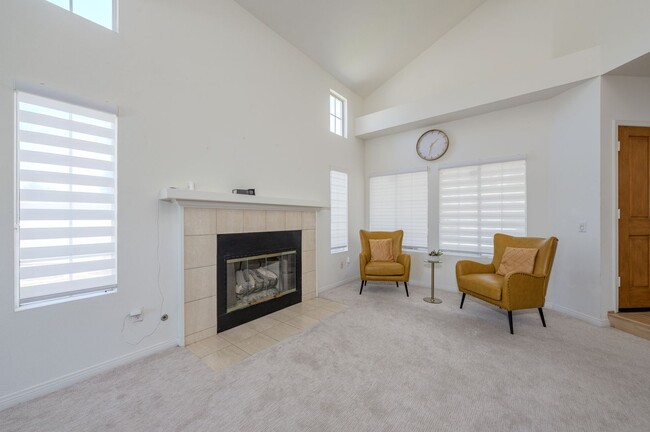 Building Photo - 1011 S Mountcrest Ct