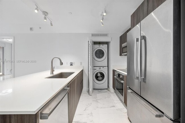 Building Photo - 488 NE 18th St