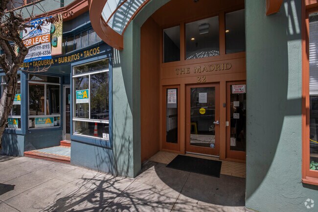 Entrance - Hotel Madrid