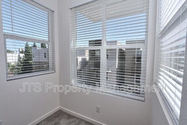 Building Photo - 396 Midstream Ln